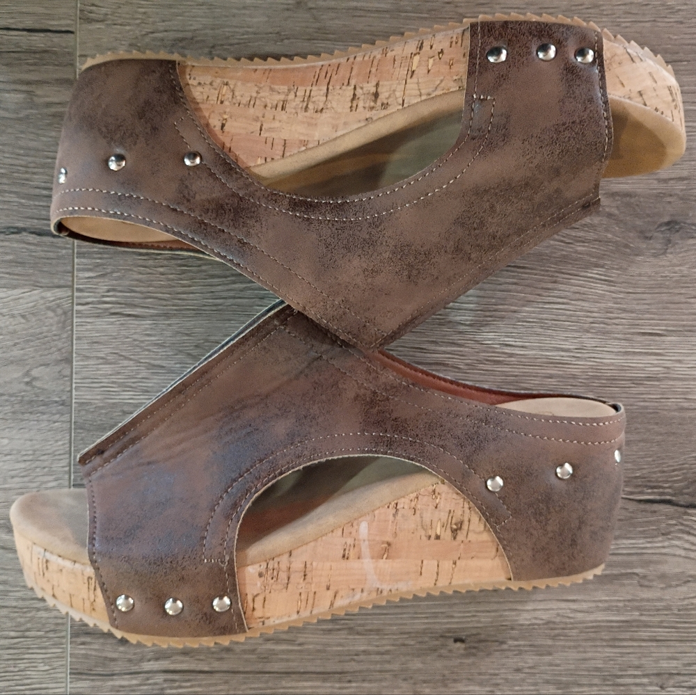 Stylish Brown Wedge Sandals